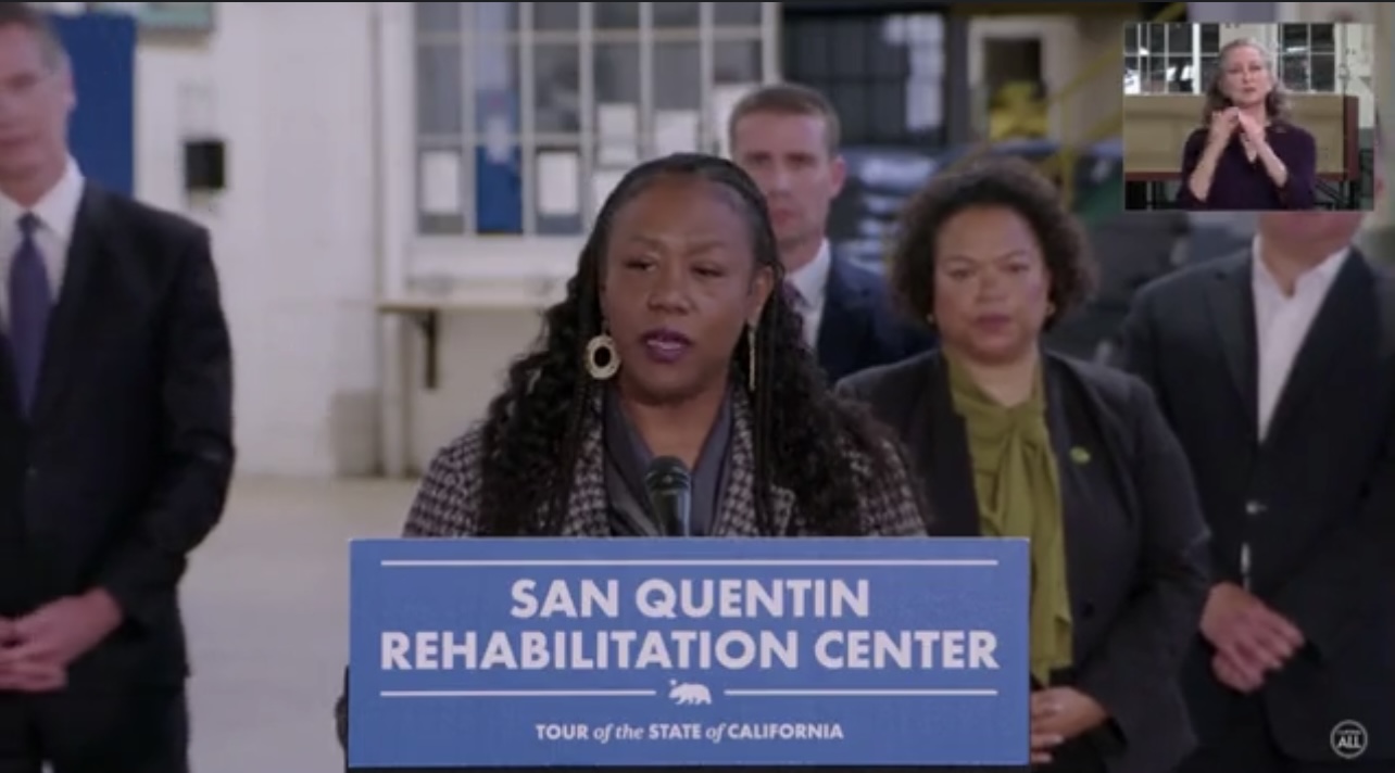 Tinisch Hollins at the podium for the San Quentin Rehabilitation Center